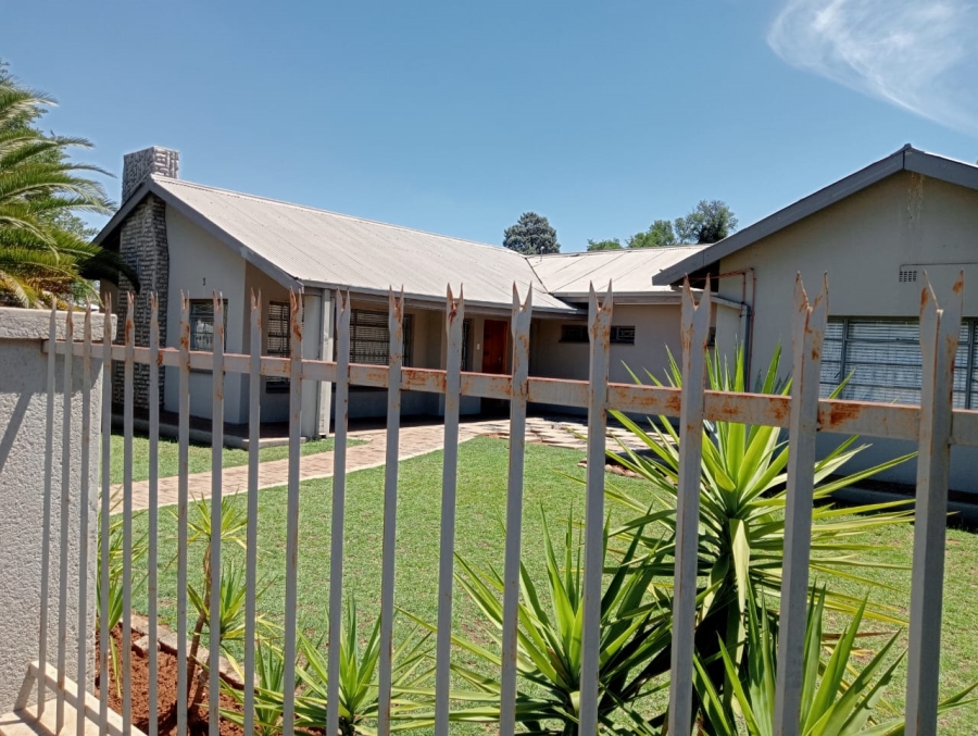 7 Bedroom Property for Sale in Kuruman Northern Cape